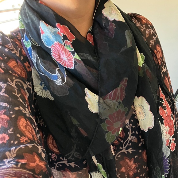 Yves Saint Laurent Silk Chiffon Large SCARF Snake Love 48" X 48" - Picture 14 of 15